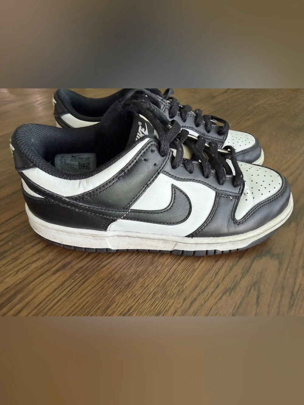 Nike Kids Low-Top Sneaker in Black and White